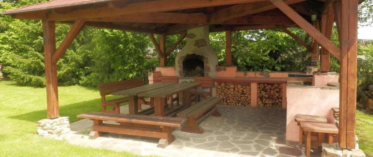 Apartmánový dům Obecná škola Svetlik Exteriér fotografie