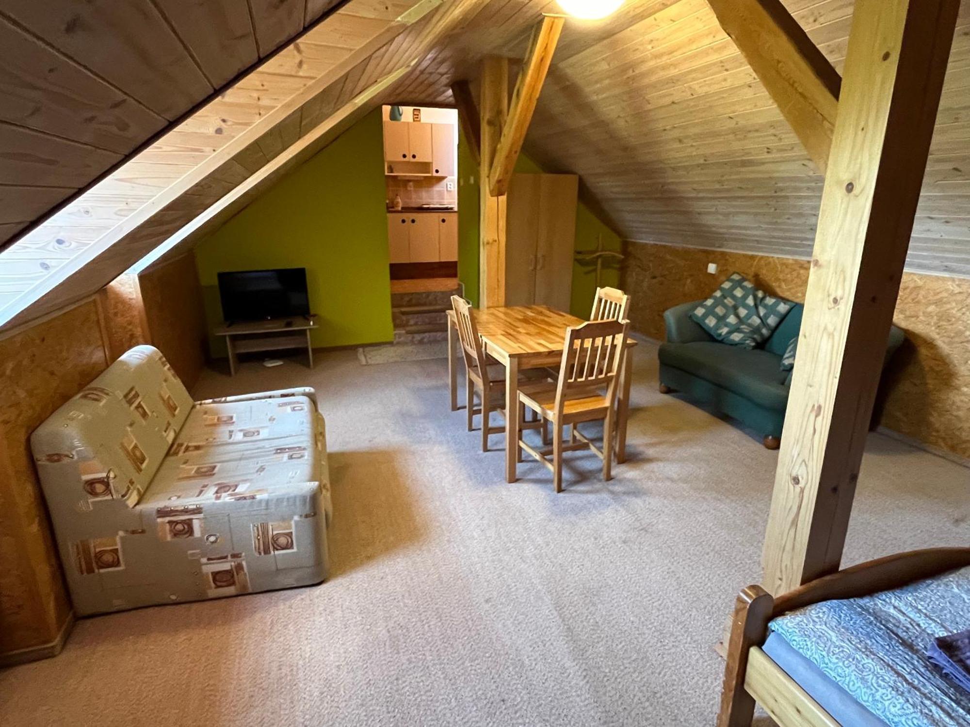 Apartmánový dům Obecná škola Svetlik Exteriér fotografie